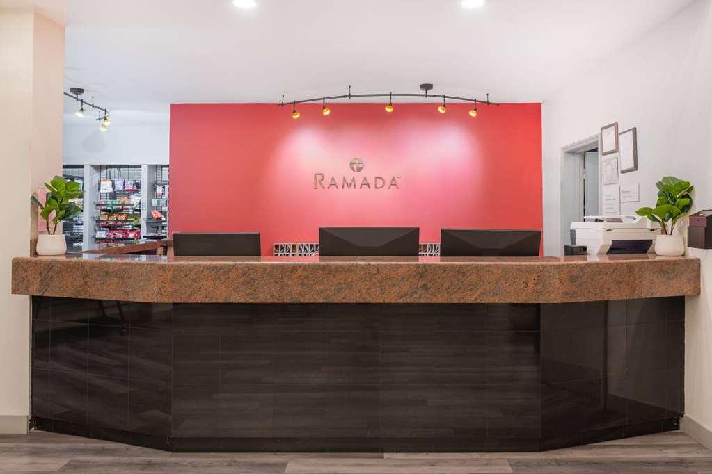 Ramada By Wyndham Bakersfield Hotel Beltér fotó
