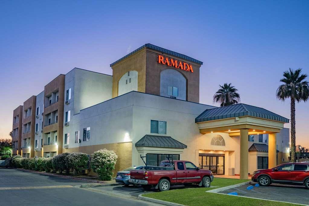 Ramada By Wyndham Bakersfield Hotel Kültér fotó
